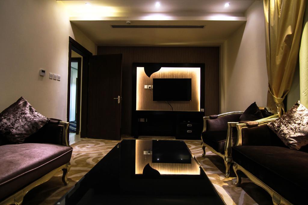 Rest Night Serviced Apartments- Alhamra ริยาดห์ ห้อง รูปภาพ A living room in a house in India