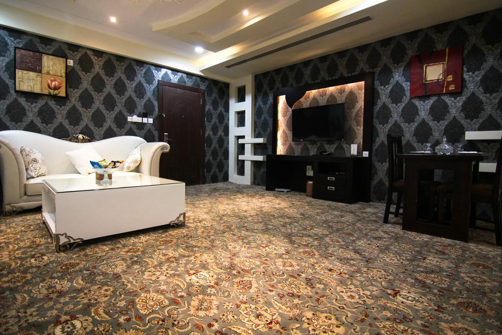 Rest Night Serviced Apartments- Alhamra ริยาดห์ ห้อง รูปภาพ A room at the hotel