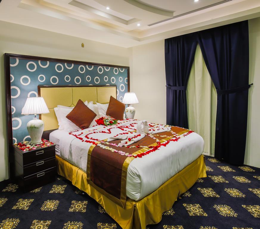 Rest Night Serviced Apartments- Alhamra ริยาดห์ ภายนอก รูปภาพ A bedroom in a hotel