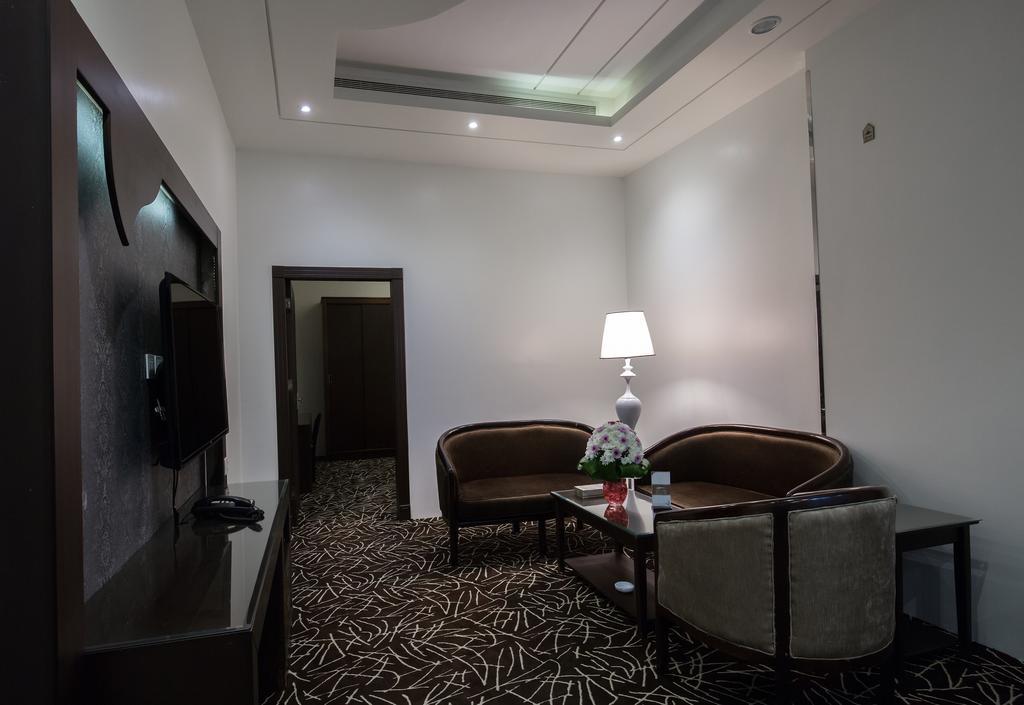 Rest Night Serviced Apartments- Alhamra ริยาดห์ ภายนอก รูปภาพ A suite at the hotel