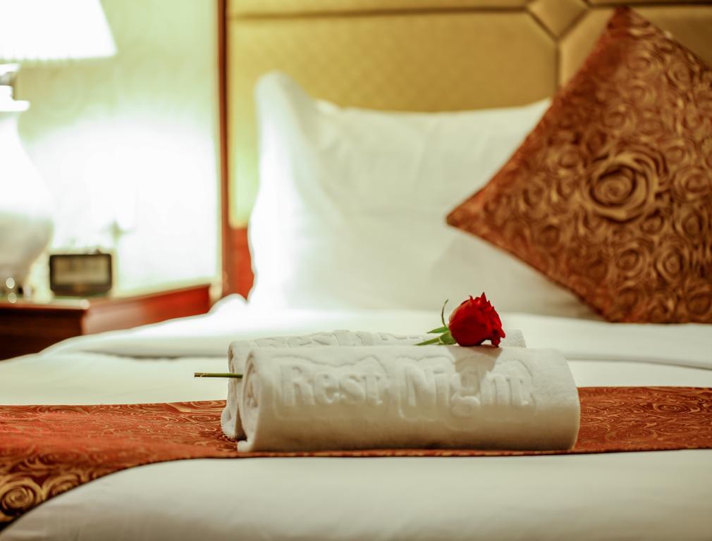 Rest Night Serviced Apartments- Alhamra ริยาดห์ ภายนอก รูปภาพ A rolled towel on a bed