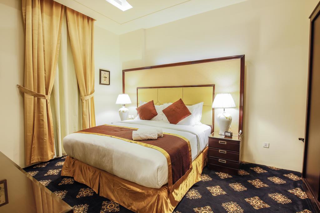 Rest Night Serviced Apartments- Alhamra ริยาดห์ ภายนอก รูปภาพ A bedroom at the hotel
