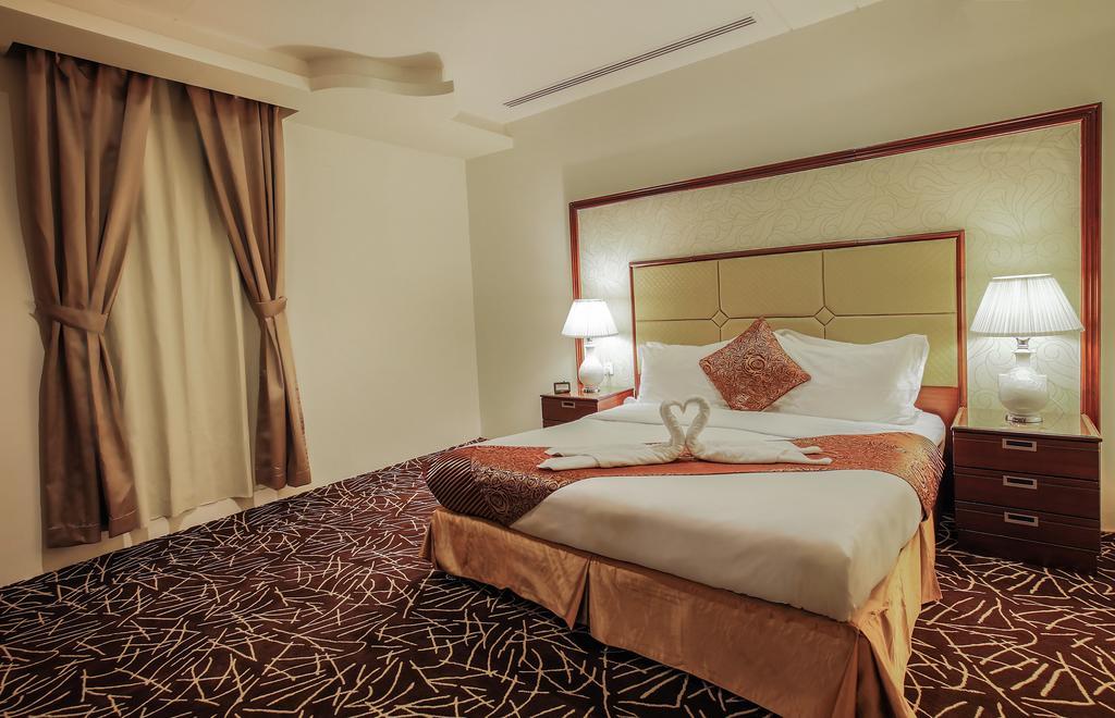 Rest Night Serviced Apartments- Alhamra ริยาดห์ ภายนอก รูปภาพ A bedroom at the hotel