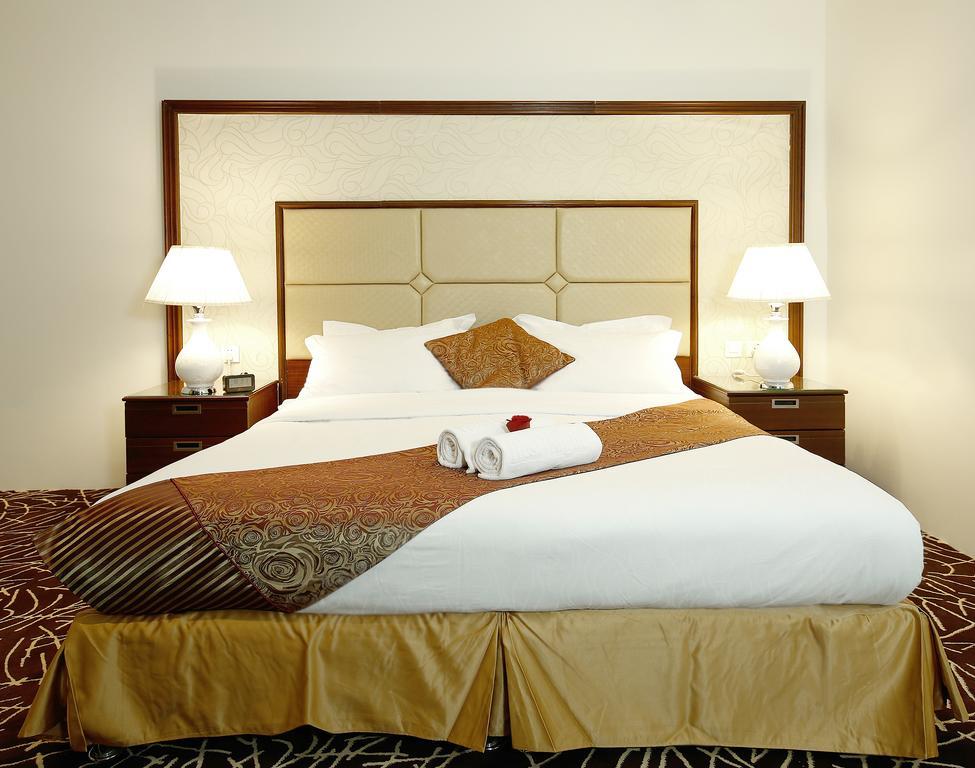 Rest Night Serviced Apartments- Alhamra ริยาดห์ ภายนอก รูปภาพ A bed