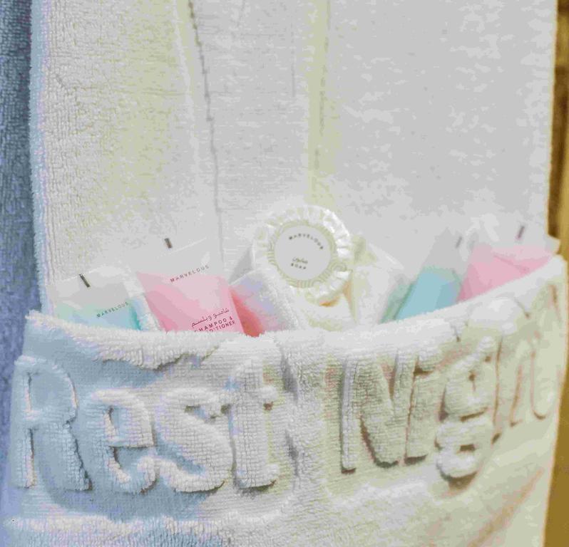 Rest Night Serviced Apartments- Alhamra ริยาดห์ ภายนอก รูปภาพ A basket of toiletries