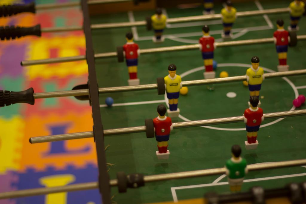 Rest Night Serviced Apartments- Alhamra ริยาดห์ ภายนอก รูปภาพ Table football