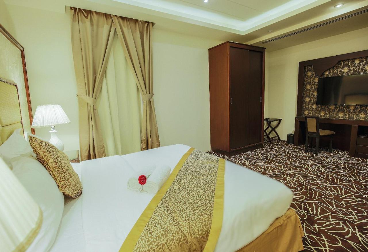 Rest Night Serviced Apartments- Alhamra ริยาดห์ ภายนอก รูปภาพ A bedroom at the hotel
